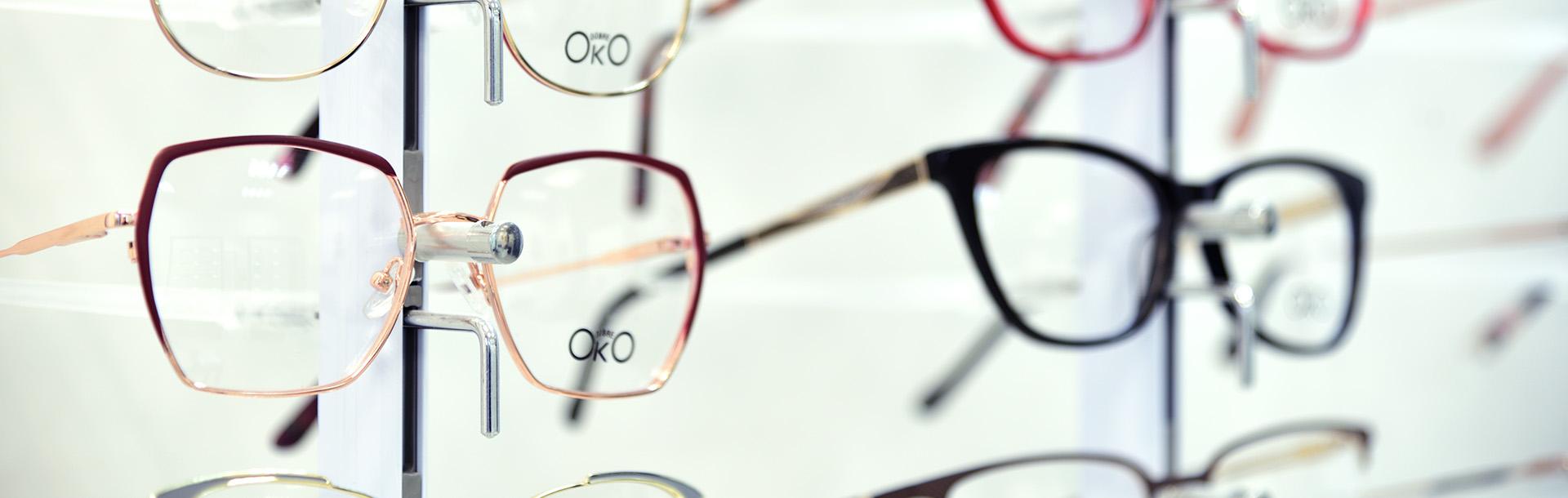 okulary na wystawie