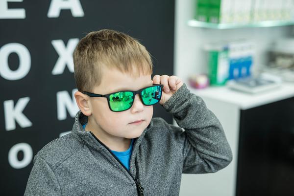 chlopiec-w-okularach-1